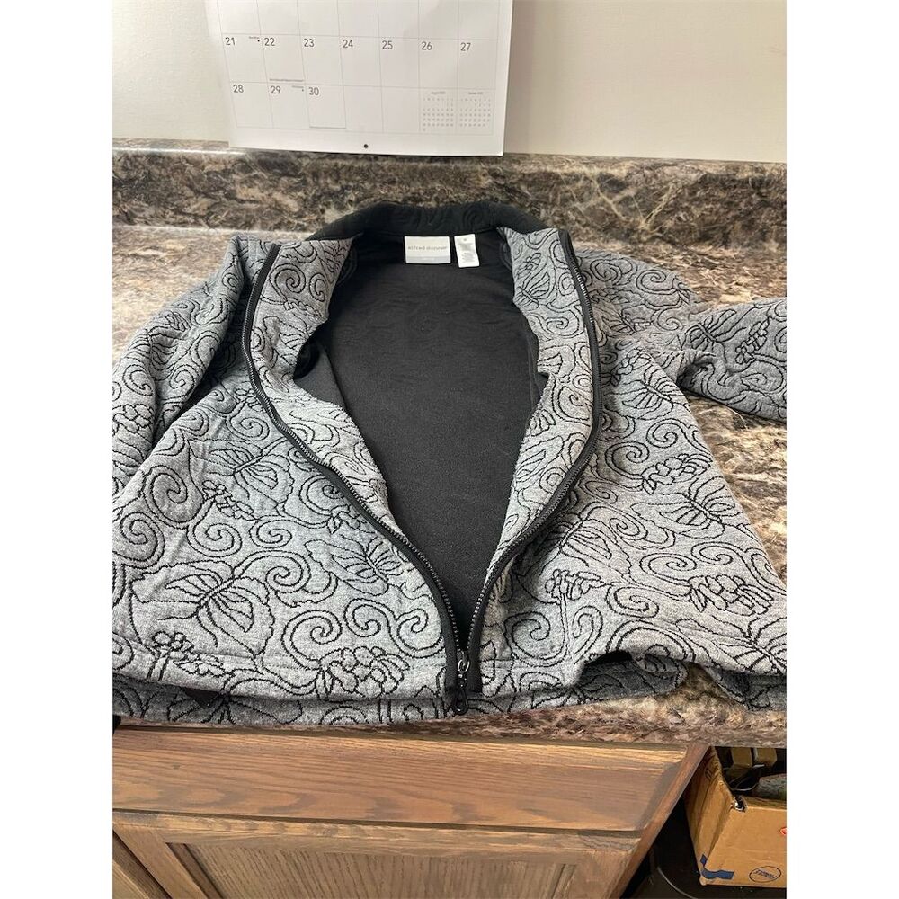 Alfred Dunner Women's Gray Butterfly Embroidered Jacket Size 8P Petite SKU443 - Picture 10 of 11